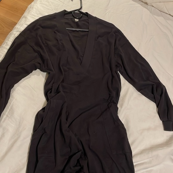 Free people jumper. XS. Runs large. Black - Picture 2 of 4